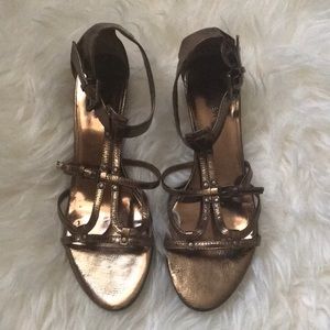 Nine West gold bronze metallic  gladiator kitten